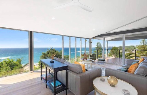 Forresters Beach House | Floating Glass Home | 180° Views, Beach