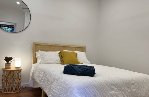 Balgownie Cabin | Forest Cottage- Close to City Centre and Beaches