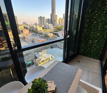 Fortitude Valley Apartment | Fortitude Valley Stylish Comfortable Apartment