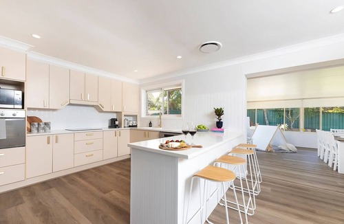 Forster House | Four Palms Forster Luxe Spacious Pet Friendly