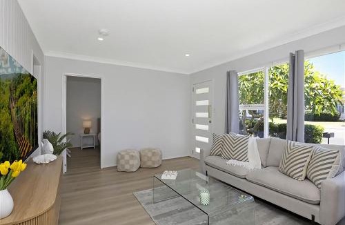 Budgewoi House | Frangipani Hideaway