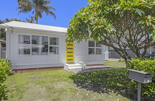 Budgewoi House | Frangipani Hideaway - Close to everything!