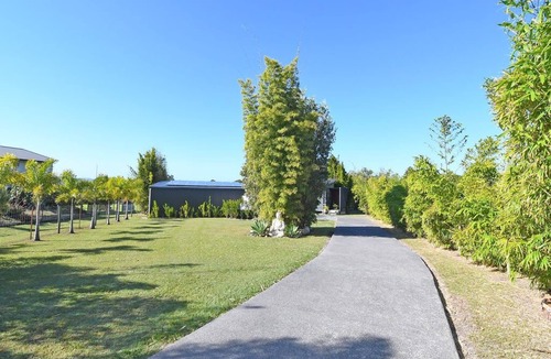 River Heads Cabin | Fraser Coast, Eco Container Home + Cabin, Pool, Pet Friendly, Boat Ramp 5min