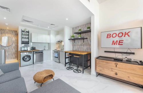 Business Bay Apartment | Free housekeeping visits during your stay - StayShort - Business Bay studio sleeping 4, centrally located