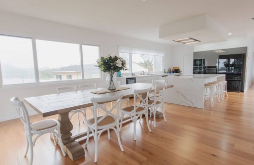 Mollymook Beach House | FREE NIGHT. Pay for 2 stay for 3