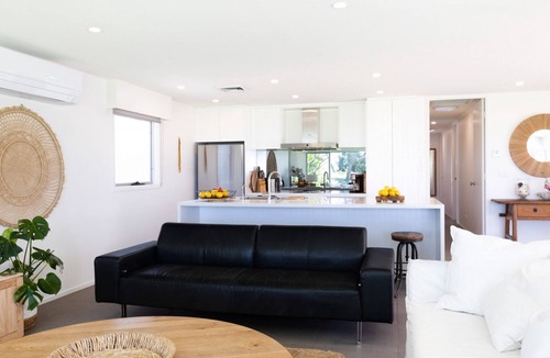 Mollymook Beach House | FREE NIGHT. Pay for 2 stay for 3