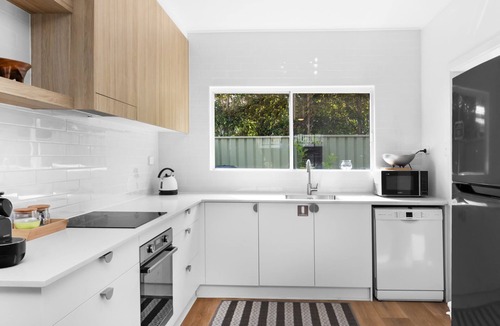 Mollymook House | FREE NIGHT. Pay for 2 stay for 3