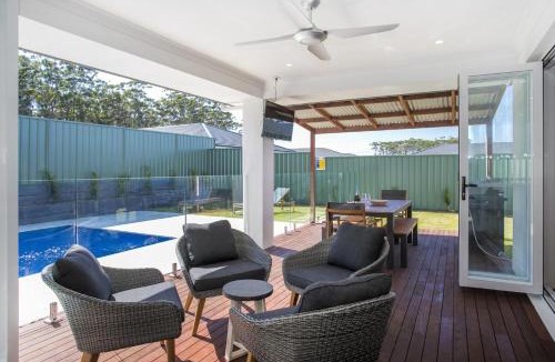 Narrawallee House | Free night! Pay for 2 stay for 3