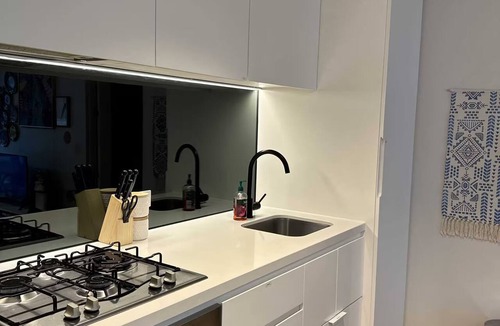 Melbourne Central Business District Apartment | Free Tram Zone 2BR Apt near QV Market & RMIT
