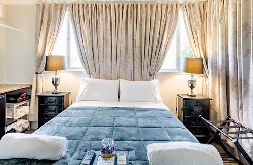Scarness Bed & Breakfast | Freshwater BnB