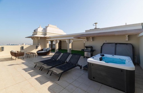Palm Jumeirah Apartment | Fully-equppied studio with private beach and pool