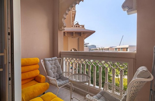 Palm Jumeirah Apartment | Fully-equppied studio with private beach and pool