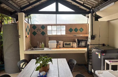 Thapae House | Fully Renovated Traditional House in Chiang Mai,2 Bedrooms,AC & WiFi,Backyard