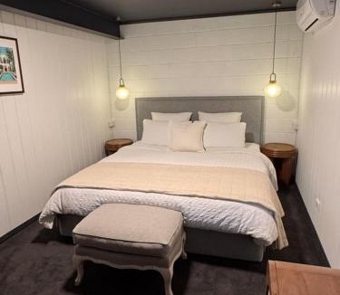 Coffs Harbour House | Gallipoli Getaway - Warm & Stylish, great location