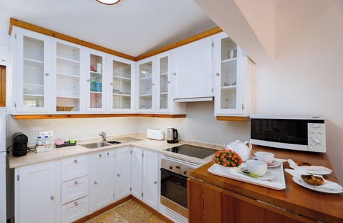 Olhos D'Agua Apartment | Giddah White Apartment, Pool, Wifi, Ac