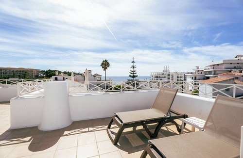 Olhos D'Agua Apartment | Giddah White Apartment, Pool, Wifi, Ac