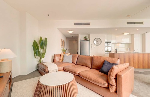 Brisbane Central Business District Apartment | Glasshouse on Felix – Luxury Brisbane City Apartment with River Views, Pool & Parking