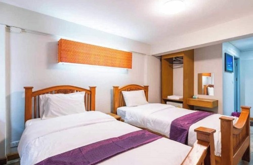 Chana Songkhram Hotel | GO INN Khaosan