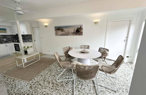 Golden Beach Apartment | Golden Beach Vibes! Short walk to the river and beach along the esplanade.