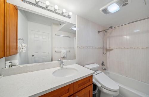 Honolulu Apartment | Gorgeous High Rise Waikiki Condo with Ocean and Diamond Head Views