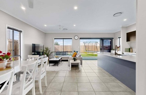 Griffin House | Griffin Family Stay – 4BR Modern Home