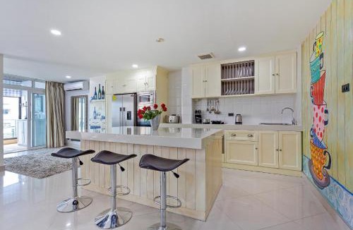 Pratumnak Hill Apartment | Grosvenor House - Olympic Pool - Pattaya