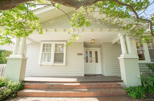 Hampton House | Hampton Haven: Spacious Family Retreat