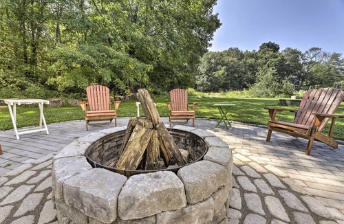 Hampton Hill Historic District Cottage | Hampton 'quiet Corner Cottage' w/Fireplace & Yard