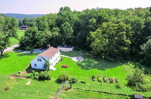 Hampton Hill Historic District Cottage | Hampton 'quiet Corner Cottage' w/Fireplace & Yard