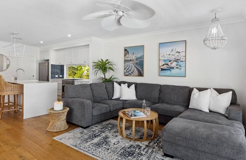 Yamba House | Hamptons House - Heated Pool and Private Pontoon - Holiday Yamba
