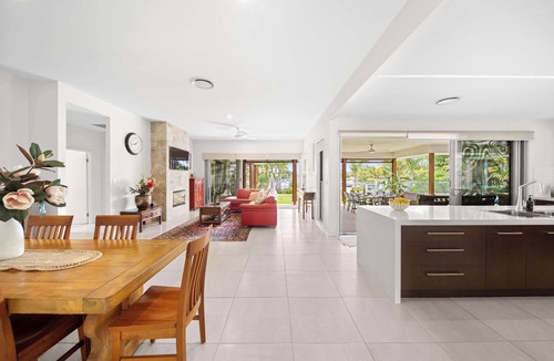 Pelican Waters House | Harbourlights Hideaway Waterfront Family Retreat