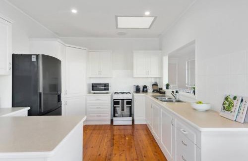 Shellharbour House | Harbourview Escape - Serene Shellharbour Family Stay