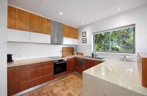 Noosa Heads Apartment | Hastings Park 4: Modern, Ocean View Retreat