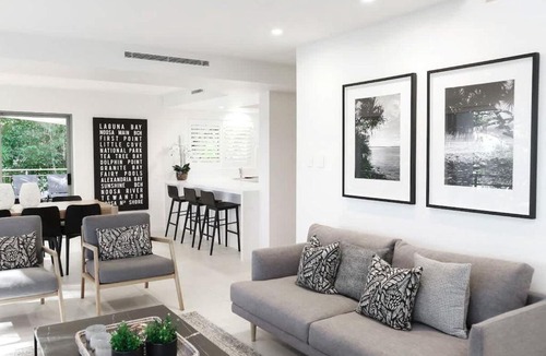Noosa Heads Apartment | Hastings Park: Elegant Noosa Gem by the Beach