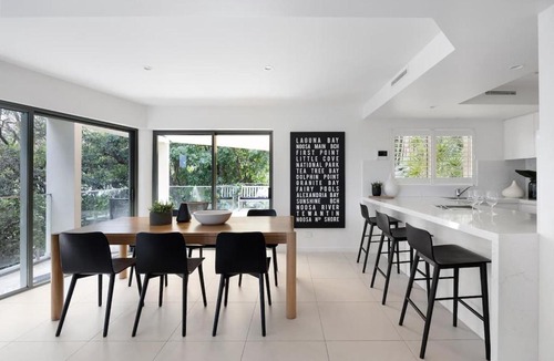 Noosa Heads Apartment | Hastings Park: Elegant Noosa Gem by the Beach