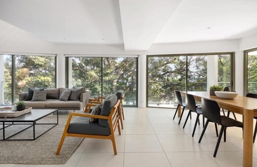 Noosa Heads Apartment | Hastings Park: Elegant Noosa Gem by the Beach