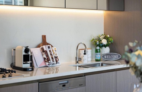 Chinatown Apartment | Haymarket Prime Location Charming 2 Bed