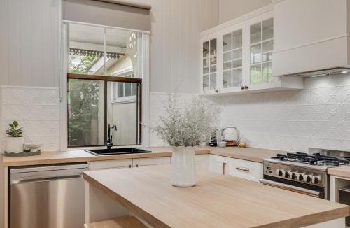 Toowoomba House | Henleigh Cottage - Central CBD Location & Charm