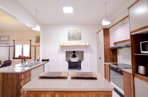 Tenterfield Apartment | Heritage Home with BBQ & Outdoor Fire Pit