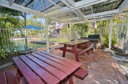 Torquay Apartment | Hervey Bay Resort Stay with Balcony & Parking