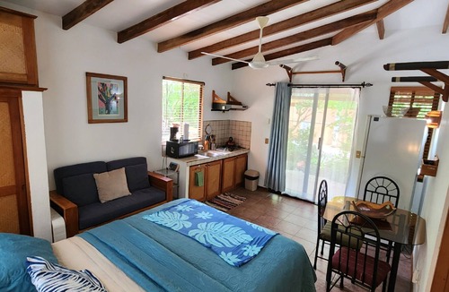 Palm Beach Estates House | Hidden Gem! Just a 3 min walk to Playa Grande!