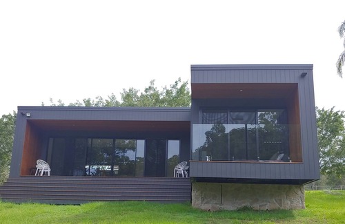 Advancetown Cabin | Hinze Dam Luxury Cabin