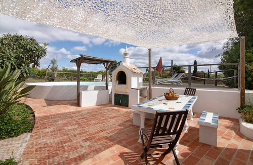 Tavira Apartment | Holiday Apartment 'Casa Do Livramento Adega' with Shared Pool, Wi-Fi and Air Conditioning