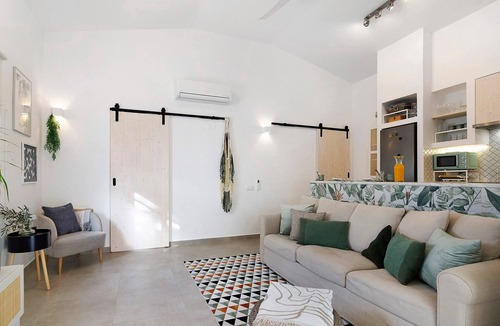 Calicos House | Holiday Home 'Casa A'Venda' with Mountain View, Wi-Fi and Air Conditioning