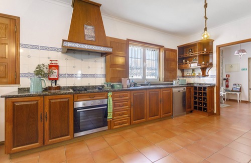 Fatima House | Holiday Home 'Sol Lua' with Shared Pool, Wi-Fi & Air Conditioning