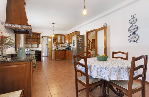 Fatima House | Holiday Home 'Sol Lua' with Shared Pool, Wi-Fi & Air Conditioning