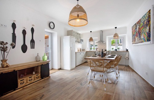 Cartaxo House | Holiday Home 'Vila River Sublime' with Private Pool, Wi-Fi and Air Conditioning