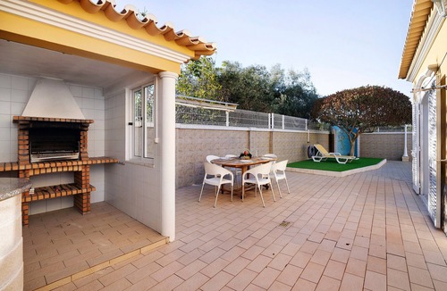 Pata de Baixo House | Holiday Home with Shared Pool