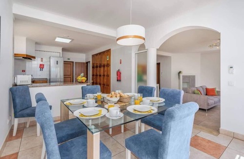Ameijeira House | HostWise - Spacious Family House w/Garden