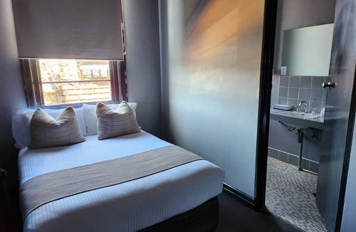 Orange Hotel | Hotel Canobolas